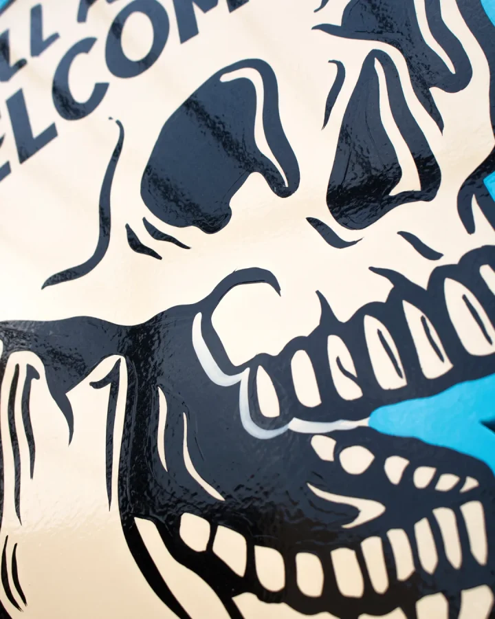 Rótulo de madera Calavera pintado a mano