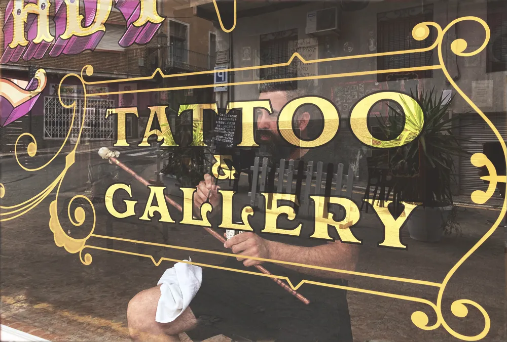 Rotulación Tradicional con Pan de Oro sobre vidrio